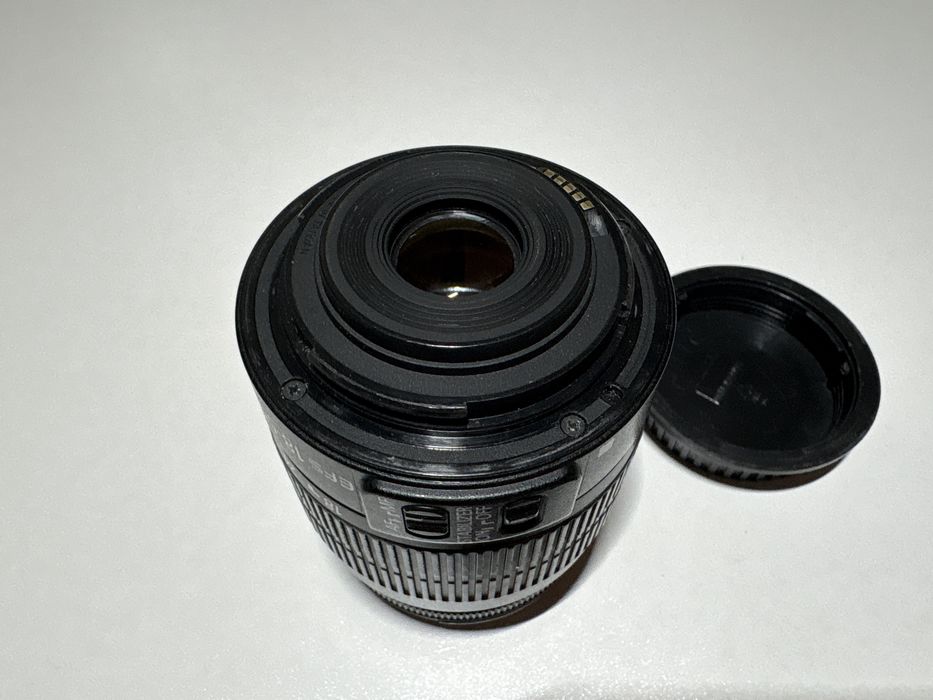 Canon EF-S 18-55mm f/3.5-5.6 IS