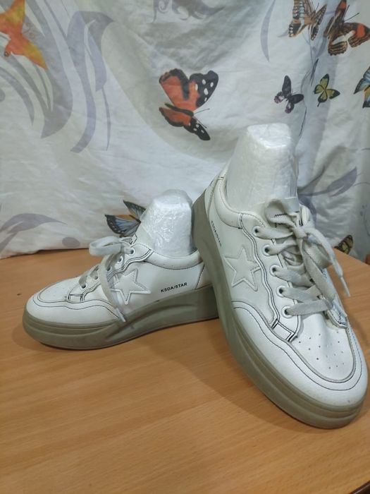 Продам красовки 36 и 38р.