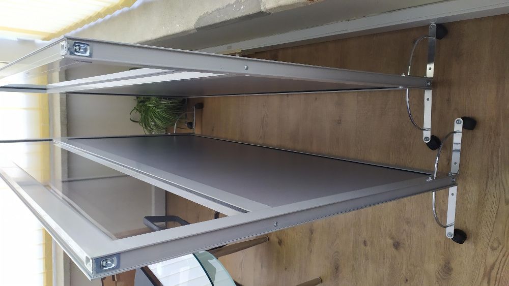 Продавам алуминиеви прегради/паравани на колелца