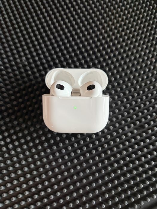 Продам Airpods 3