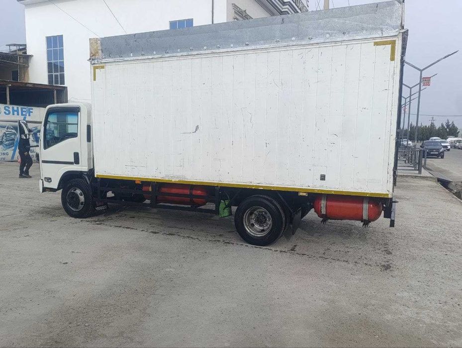 Isuzu yuk avtomashinasi srochno sotiladi