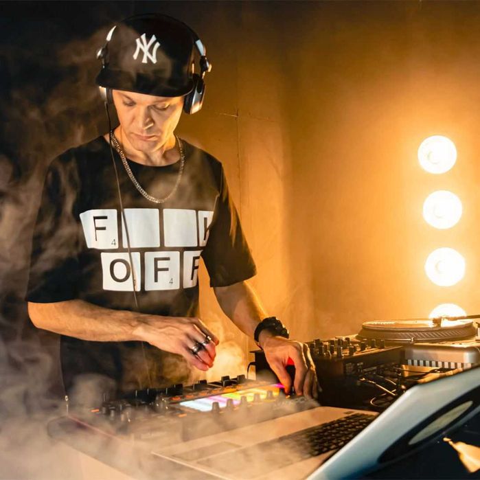 Създай хит, който няма да спреш да слушаш!
( Професионална музика)