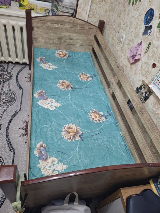 Продам кроват длини 1.85. Ширина 0.85. Надёжная дерево новая