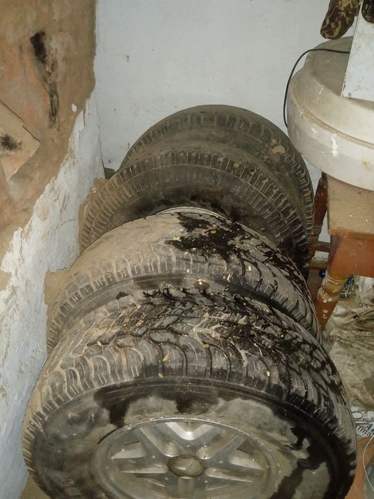 Диски литые с резиной.