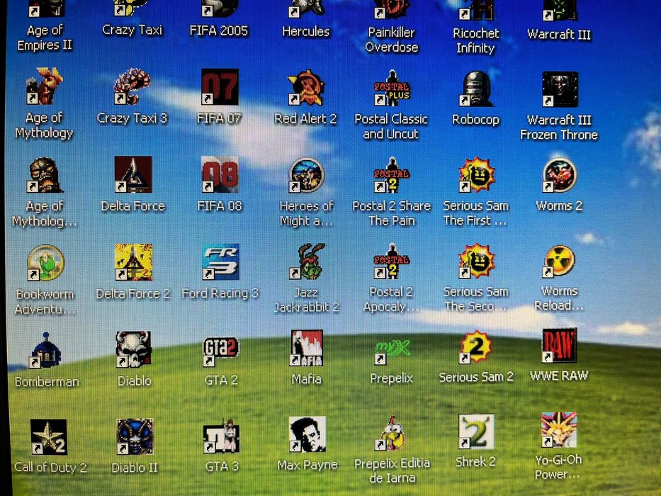 Laptop Retro cu Jocurile Copilariei | 120+ Jocuri | Perfect Functional | Cadoul Ideal Pentru Un Gamer | GTA Vice City, NFS, DOOM, Age of Empires, etc.