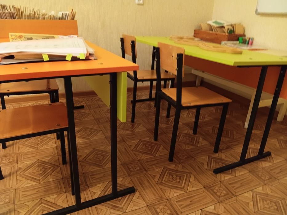 Продам детские столы и стулья