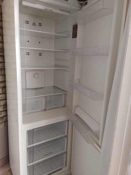 Продам холодильник двухкамерный