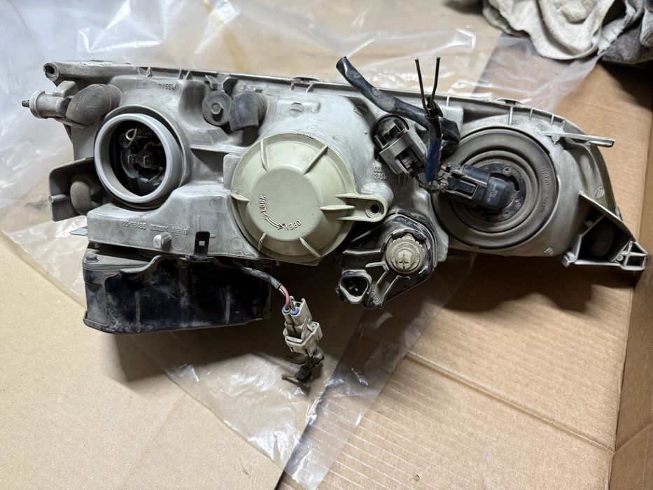 Фары 3 секционные марк 100 кузов