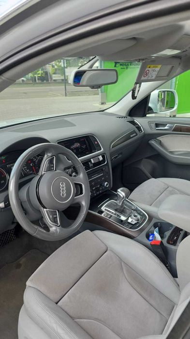 Audi.    Q5.   ALB