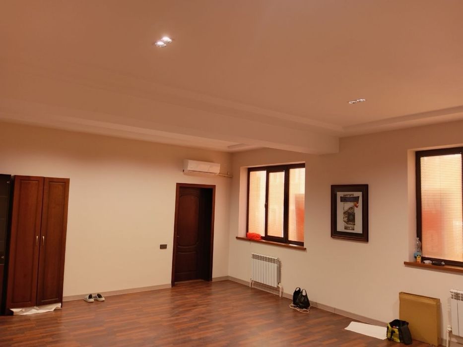 Сдаётся в аренду 2-х этажное офисное помещение