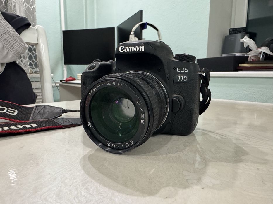 Canon EOS 77D + 3 объектива и доп. аккумулятор