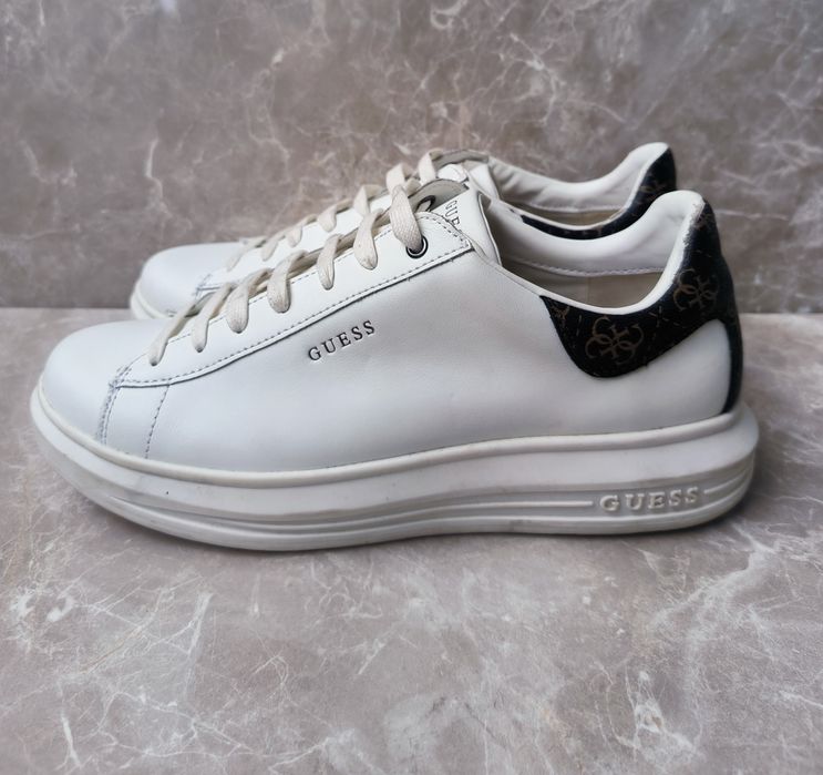 Сникърси Guess номер 42