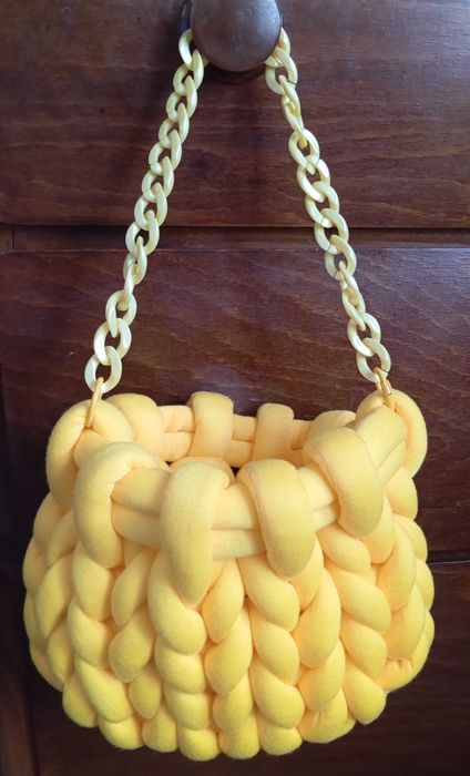 Кокетна малка чанта