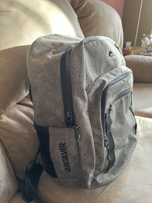 Ученическа раница Quicksilver - ортопедичен гръб - отлично състояние