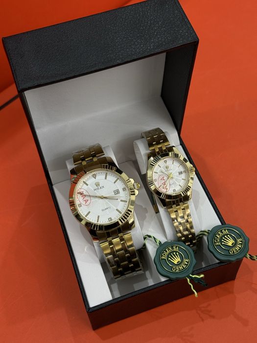 Алтын түсті жұп сағаттар