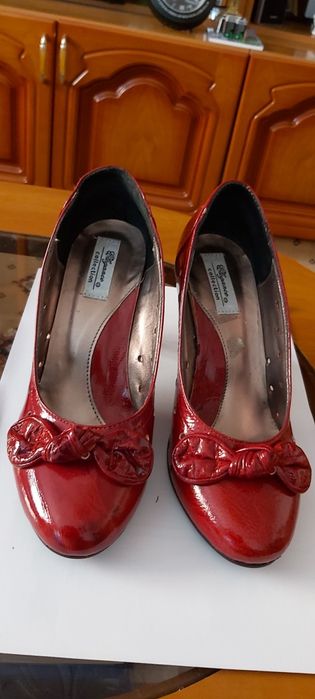 Pantofi roșii din piele Elegance Collection