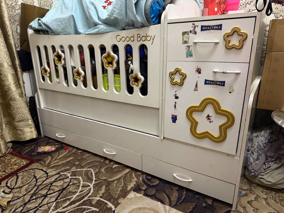 Детская кроват и шкаф