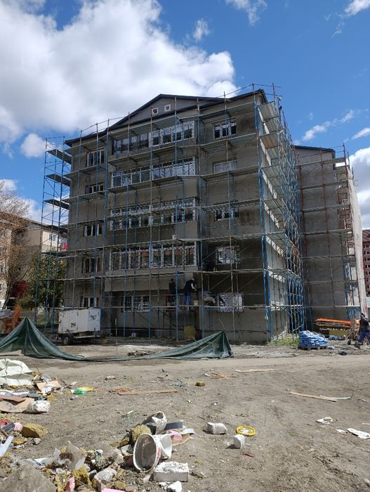 Echipă Construcții (7 oameni)  – Amenajări Interioare și Exter