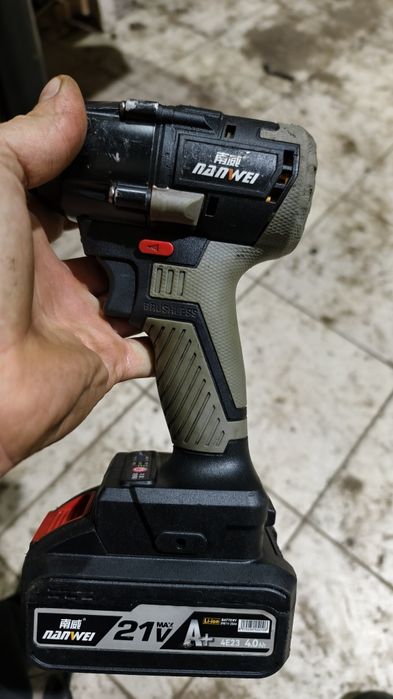 Гайковёрт аккумуляторный