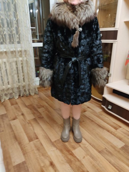 Продаеться шуба норковая