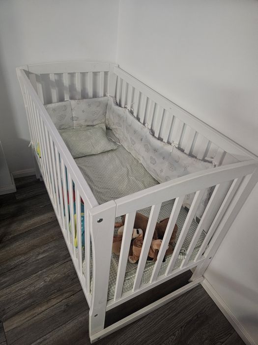 Vand patut bebe lemn masiv