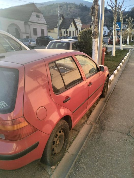 Vând golf 4 motor 16 benzina azd pentru dezmembrari