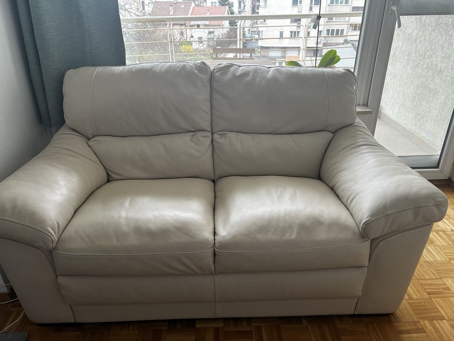 Комплект кожени канапета в много добро състояние- двойка и тройка