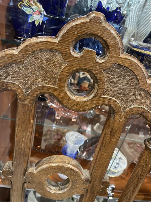 Стари и много красиви столове в стил New Renaissance