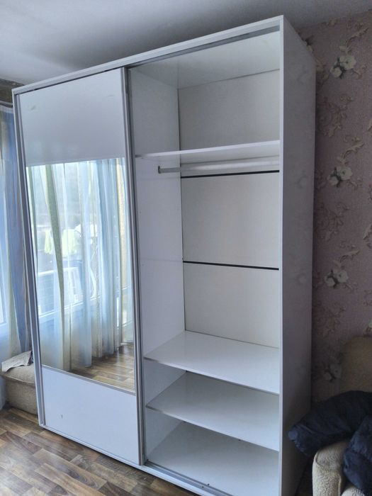 Гардероб с плъзгащи врати