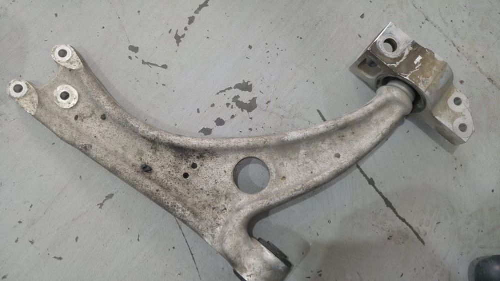 Brat bascula dreapta audi q3 8u 2.0 tdi 3c0153d