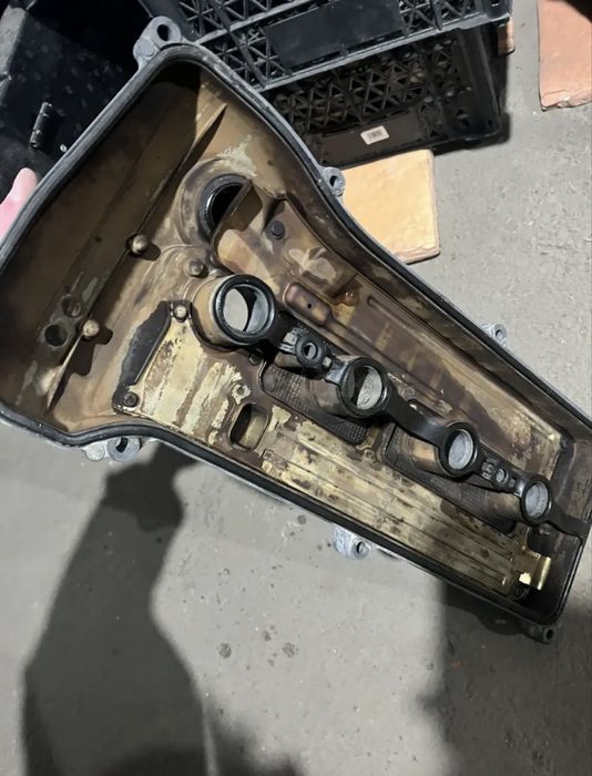 Клапанная крышка rav4