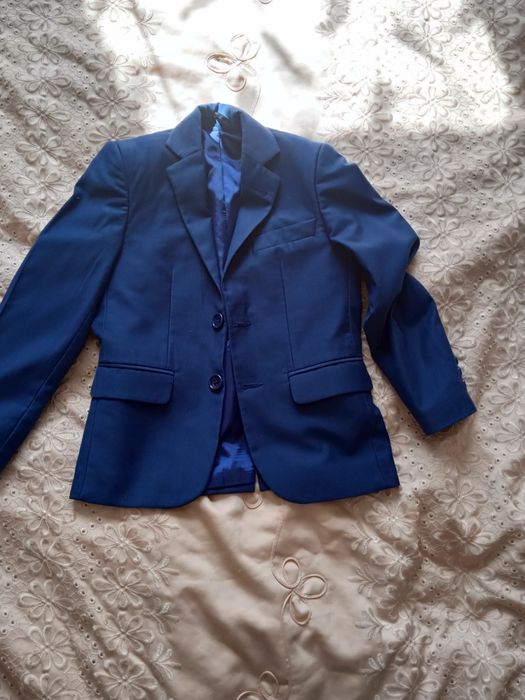 Продам  синий школьный костюм