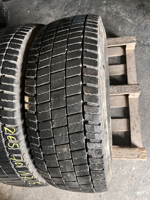 2 anvelope camion 265/70/17.5 , Continental , 15 mm !