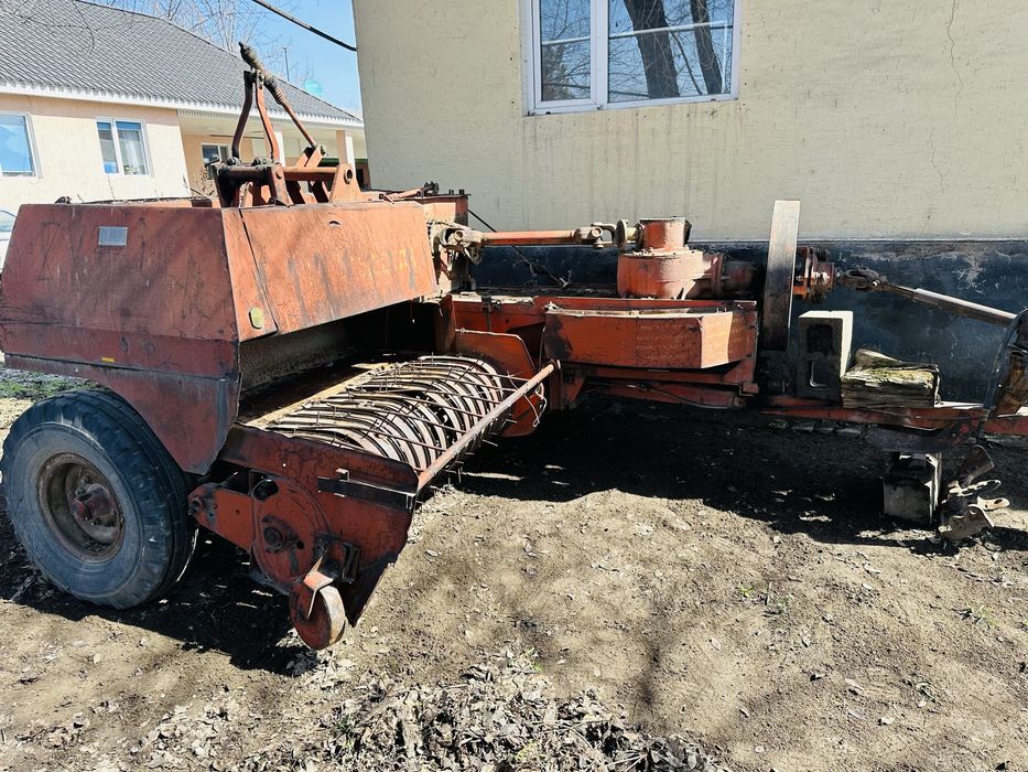 Трактор, прес подборщик, касилка, варашилка.