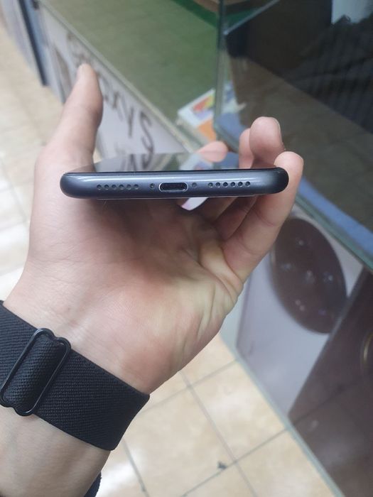 Iphone 11 Ideal holatda