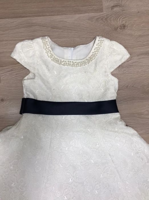 Платье нарядное белое