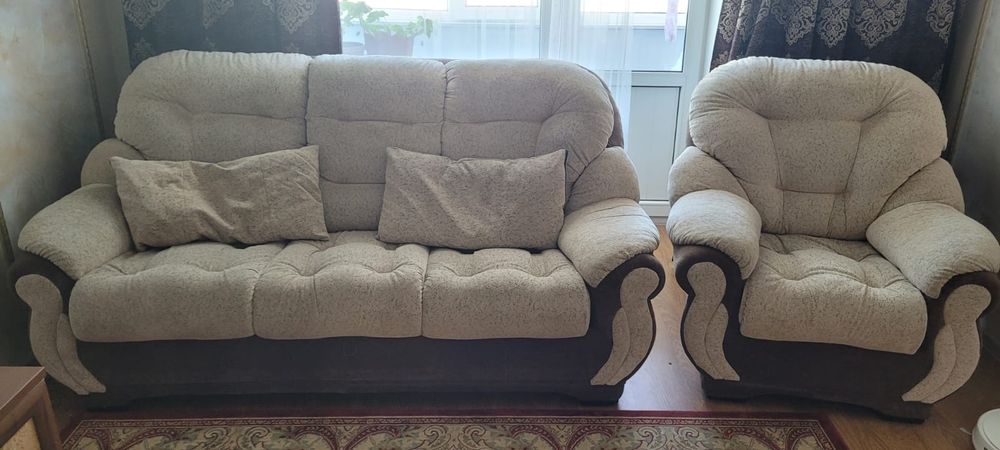Продаётся раскладной диван и 1 кресло