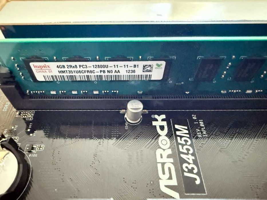 Placa de baza ASRock J3455M, procesor quad core, 2x4GB DDR3, Micro ATX