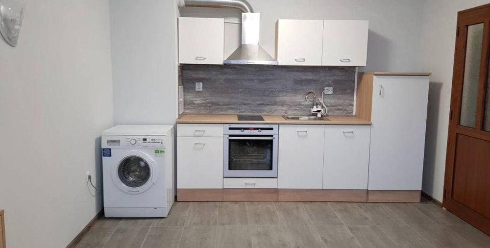 Дава се под наем Двустаен апартамент в Бургас, Меден рудник - зона В - 55 кв.м за 306 € - Снимка #1