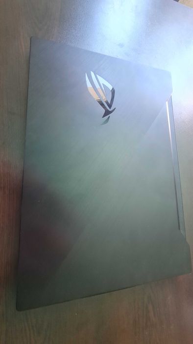 Asus zephyrus  15.6 / 300hz / rtx 2060 / i7 9750h