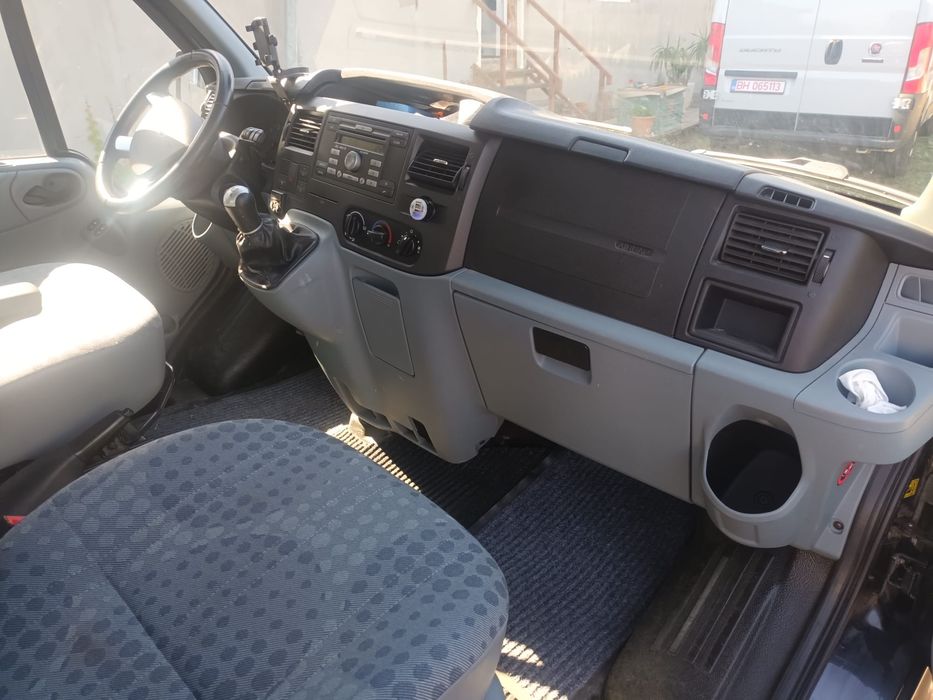 Ford Transit 2,2 tdci cu 4+2 locuri, autoturism cu Lift pentru pers. cu disabilitati.