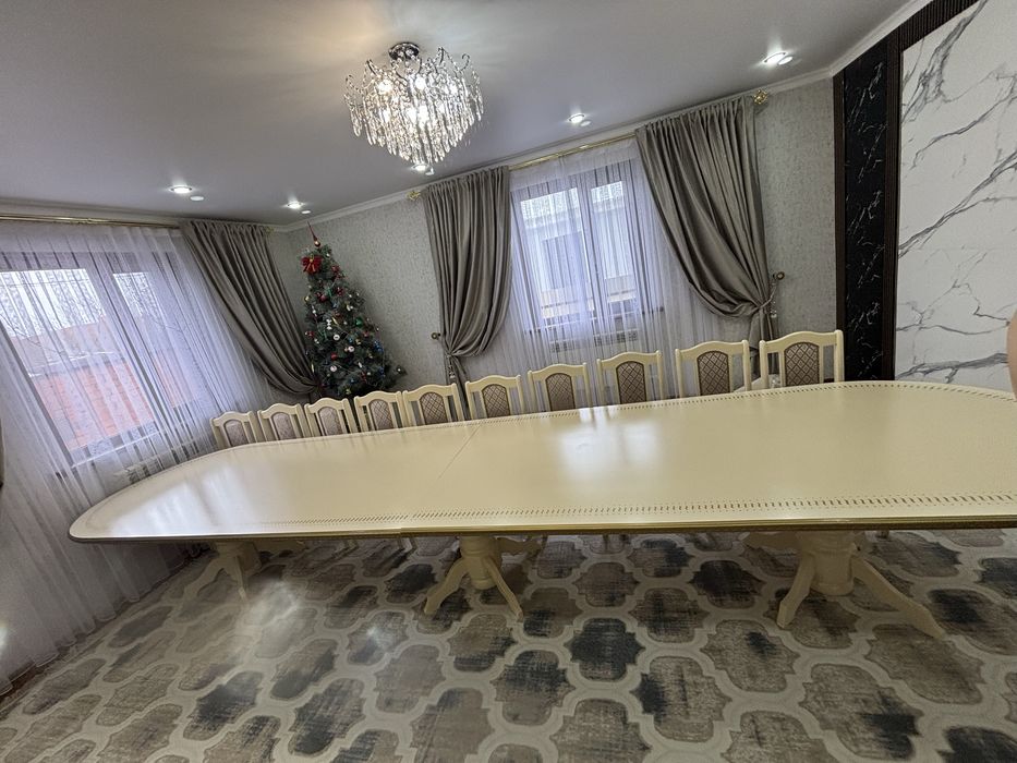 Продается стол со стульями