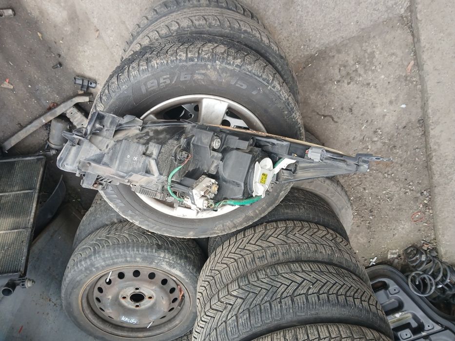 Far Faruri Bixenon Mazda3 din 2010