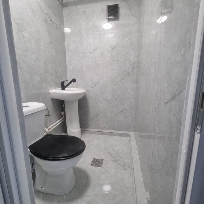 Proprietar vand gars cf 3   Cu gaze etaj 2/4 piata resita nou renovata