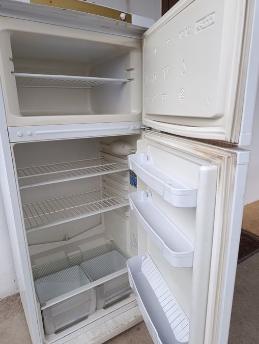 Холодильник INDESIT , морозильник