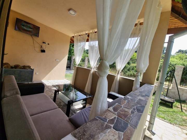 Къща за гости '' Hacienda Hills '' село Голямо Буково