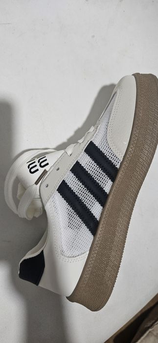 Новые кроссовки. Есть разные размеры.