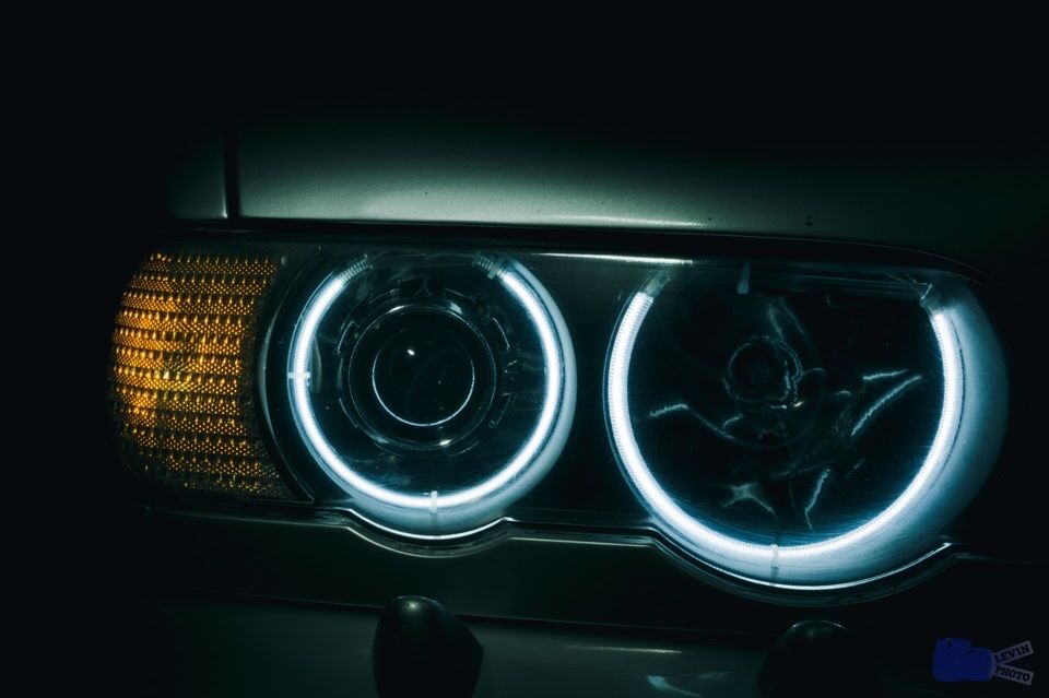 Линзы е53. Ангельские глазки БМВ е53. BMW e53 ангельские глазки. Глазки на х5 е53 дорестайлинг ангельские. Ангельские глазки BMW e53 дорест.