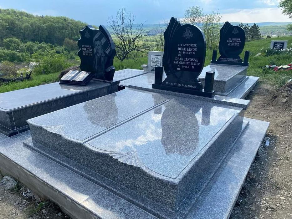 Vând cruci cavouri cripte borduri