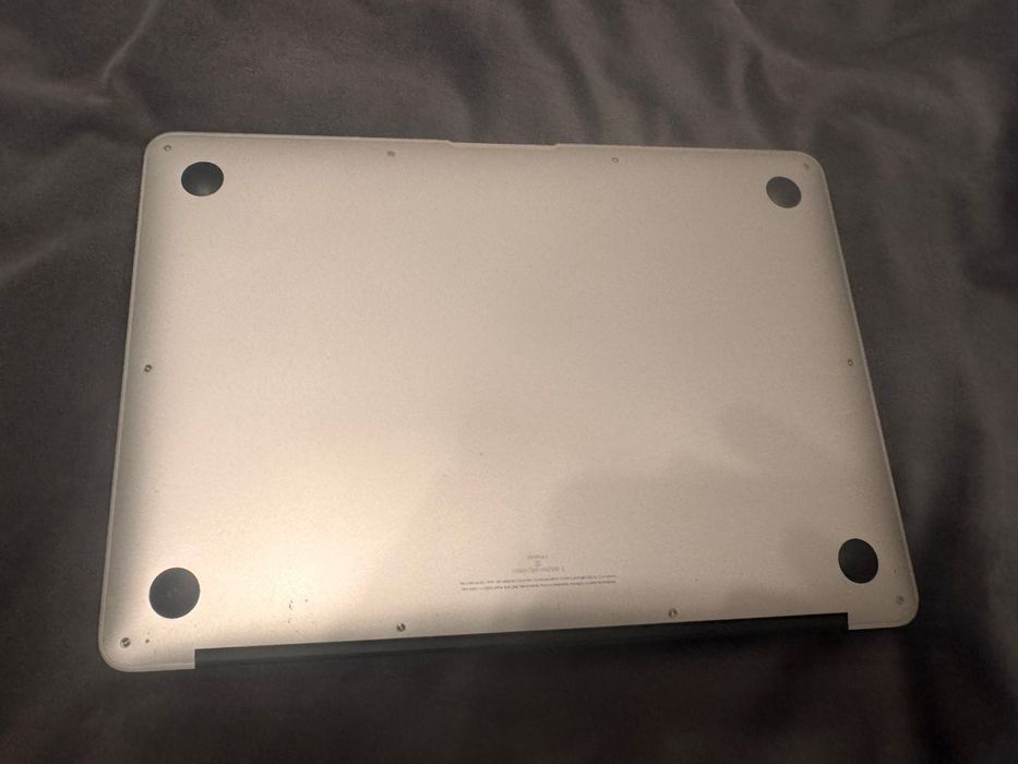 Apple MacBook Air 13” 2017 / 8 ГБ / SSD 256 ГБ
